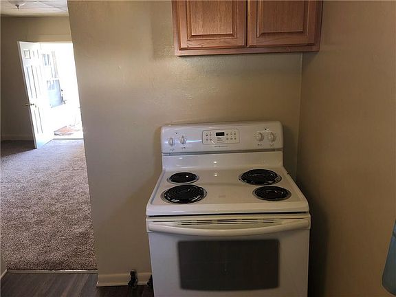 5th image of 220 E South St
