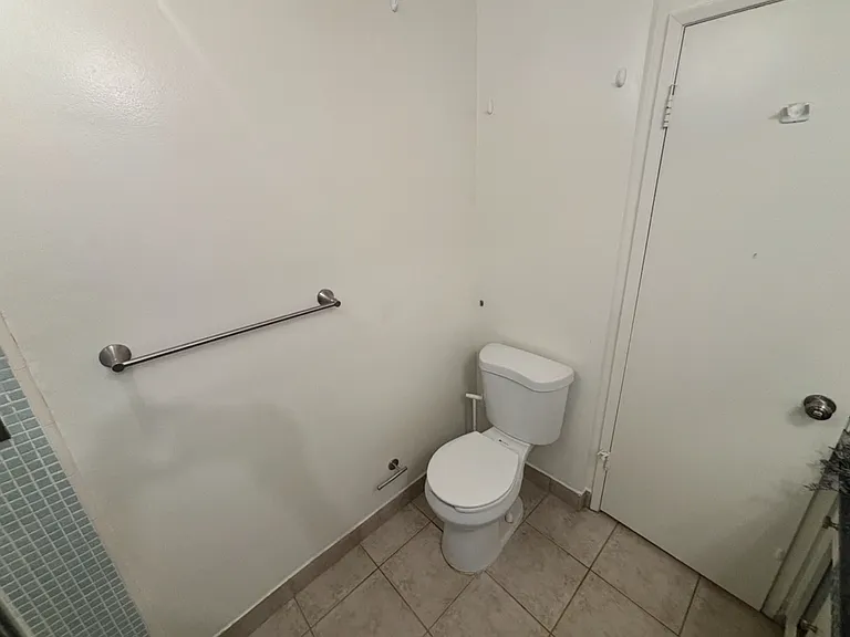 1210 N Flores St #15 — Photo 3
