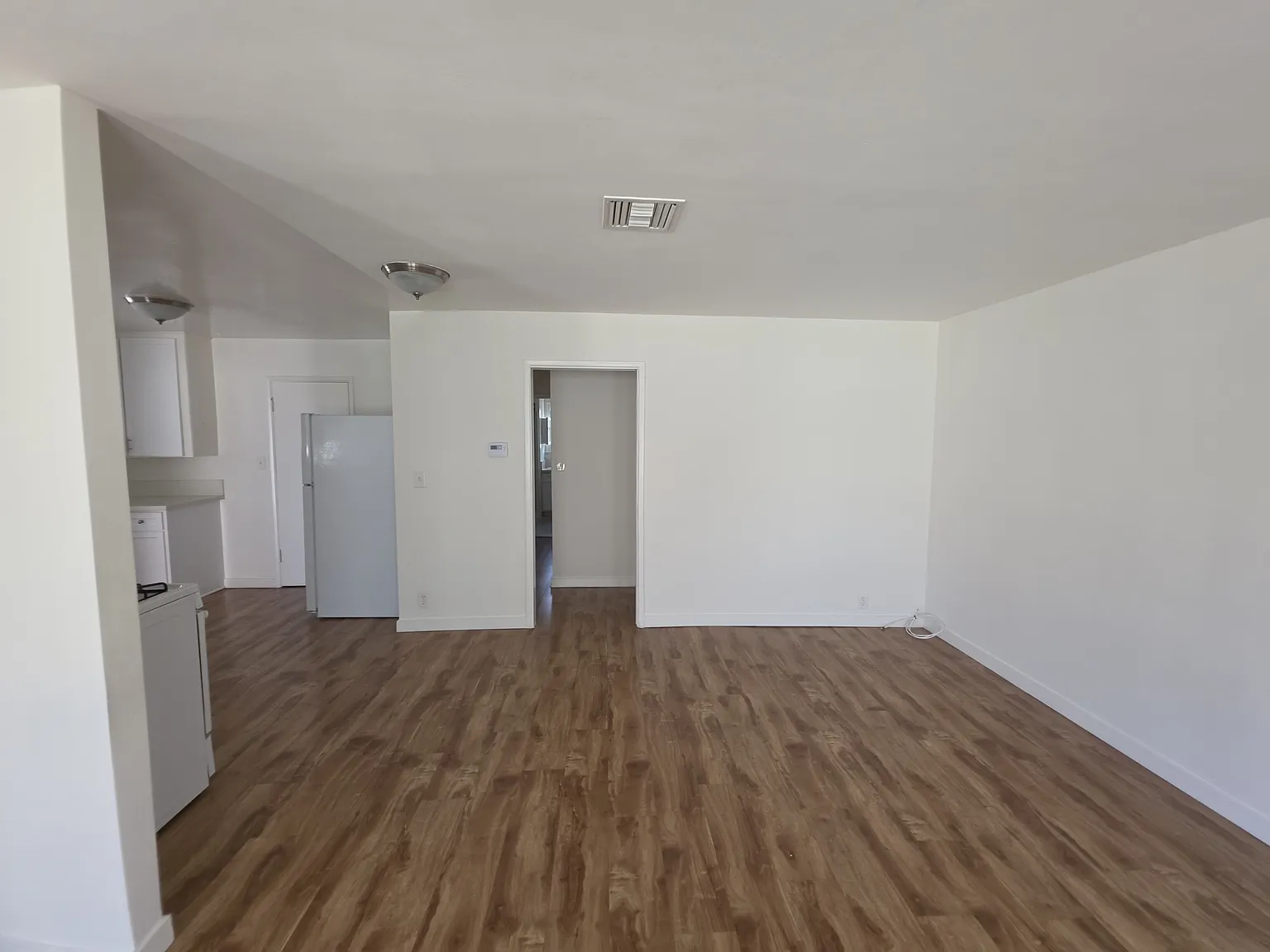 3 bed, 1150 sqft, $3,095 — Photo 2