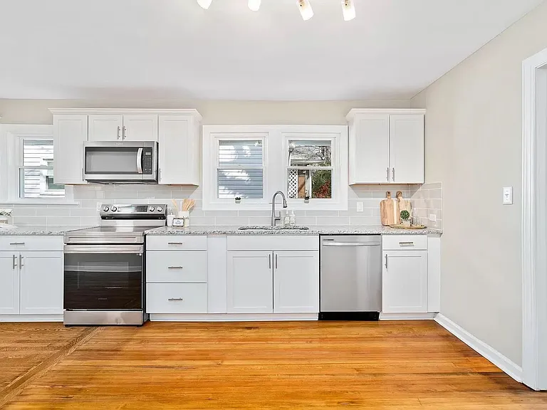 1033 S Josephine Boyd St — Photo 12