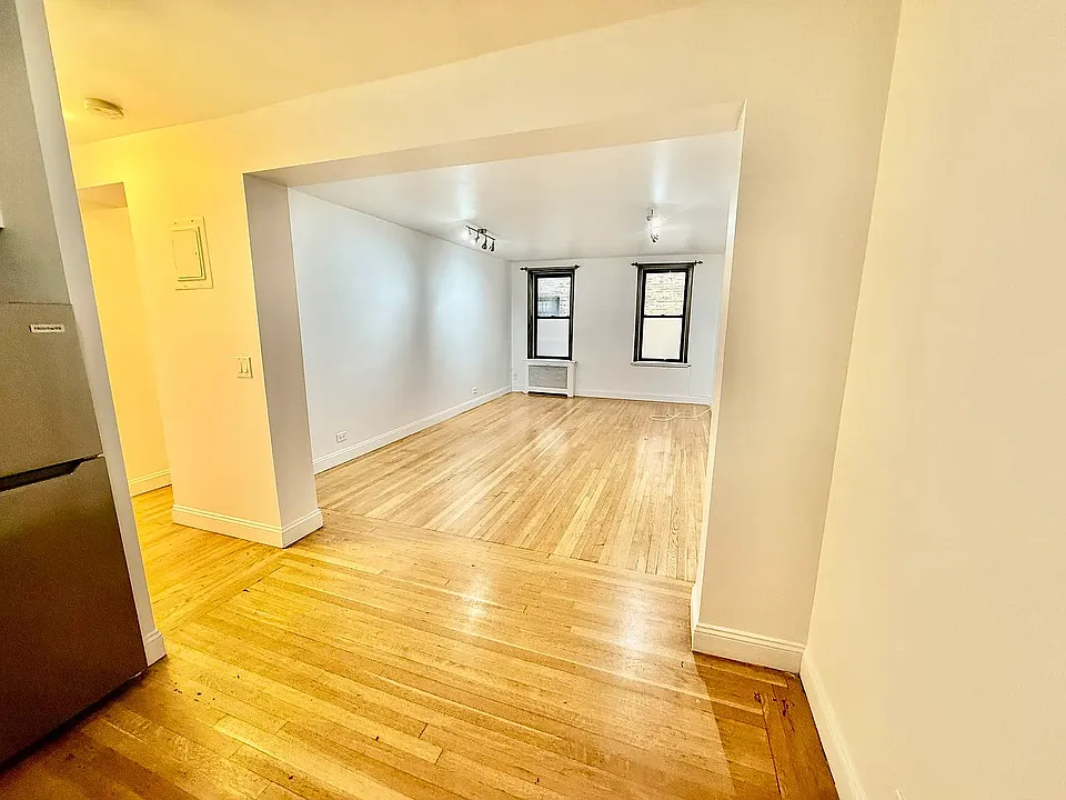 350 E 54th St #1K