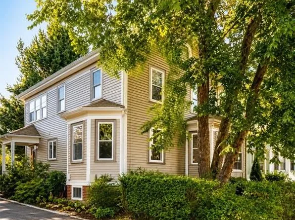 217 4th St, Providence, RI 02906