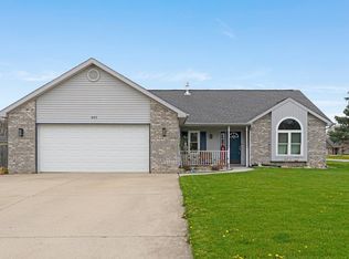 805 Deer Ridge Xing, Auburn, IN 46706