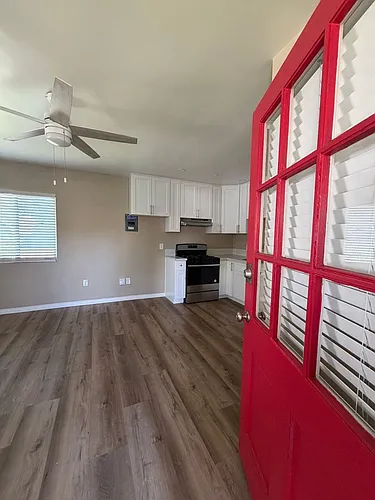 Spacious 1 Bedroom/1 Bathroom Apartment - $500 Off Move In + Reimbursed Application Fee Photo 1