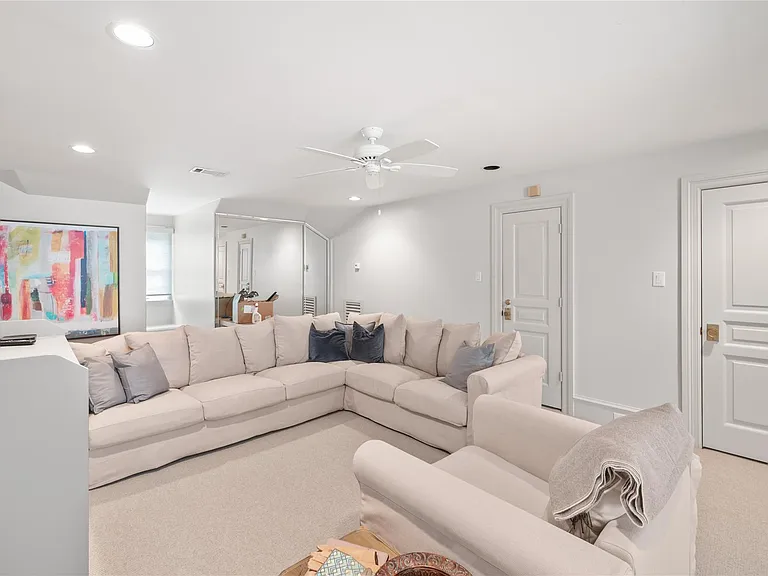 1235 Wynden Oaks Garden Dr — Photo 38