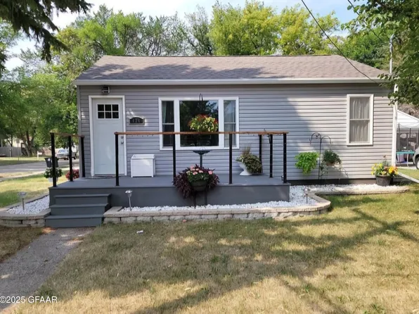 424 Seward Ave, Grand Forks, ND 58203