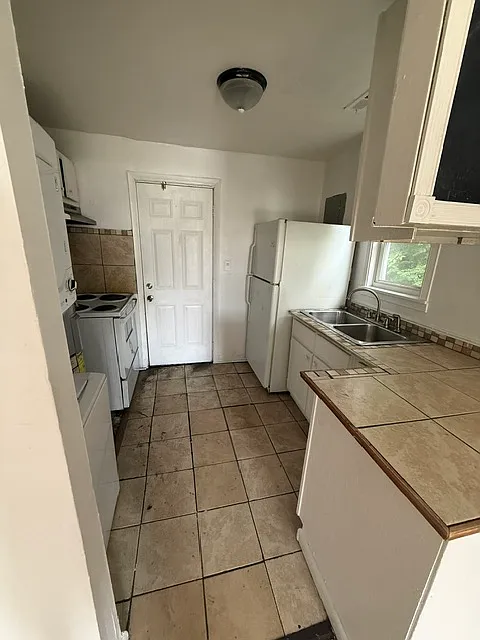 2 bed, 576 sqft, $1,235 — Photo 4