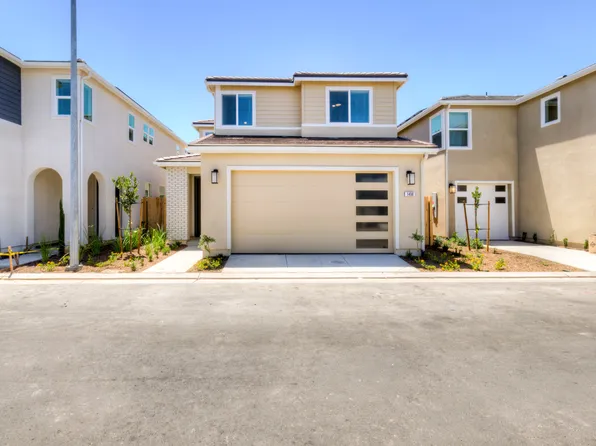 1498 Vintage Ln, Clovis, CA 93619