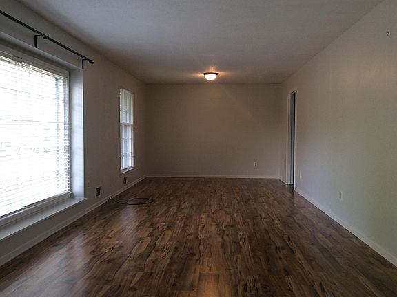5th image of 10514 Walnut Dr