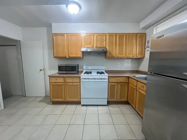 4614 Lansing St — Photo 4
