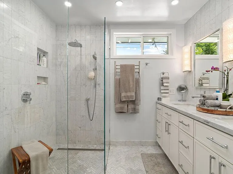 2030 N Altadena Dr — Photo 24