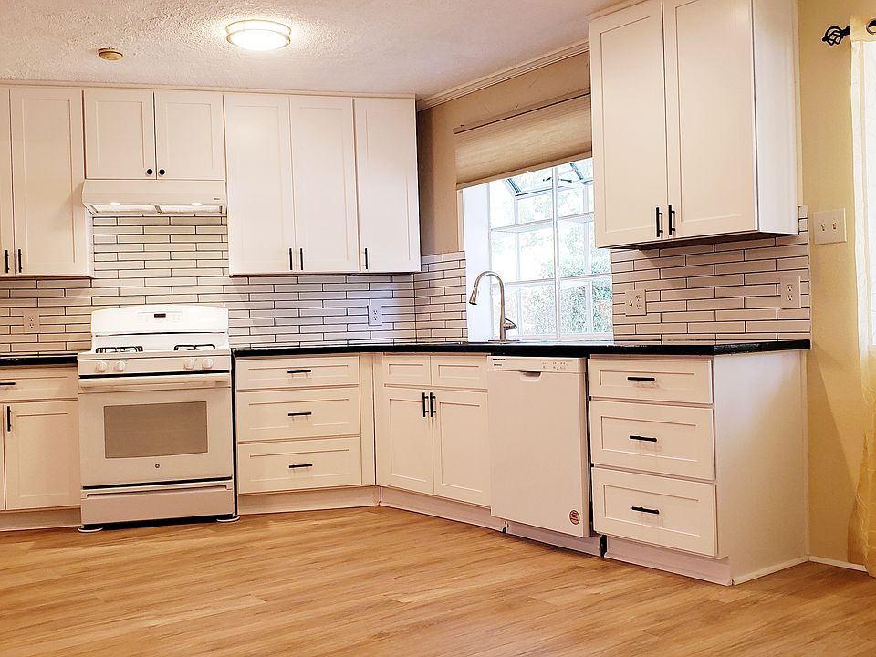 Ground Floor: Newly Remolded kitchen/dinning/ living space.