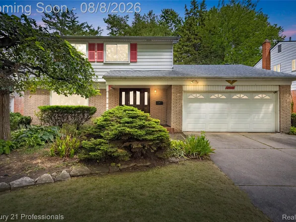 29314 Walker Dr, Warren, MI 48092