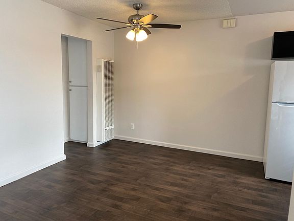 Dining area with ceiling fan