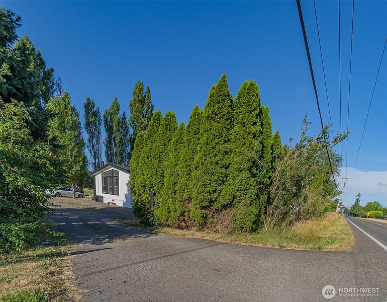 4th image of 9015 183rd Avenue SW