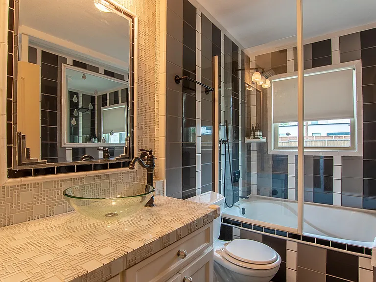 3631 Seguin Dr — Photo 28