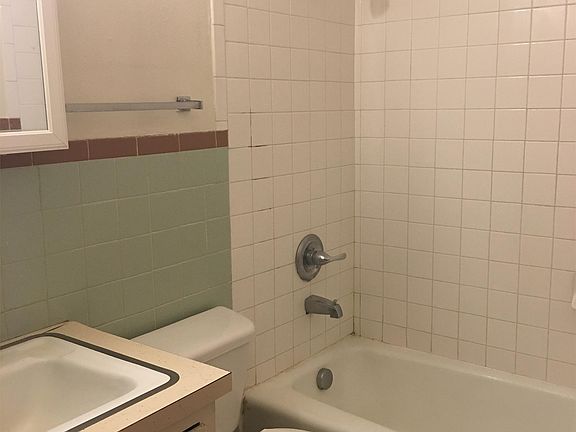 4th image of 417 22nd St APT 1