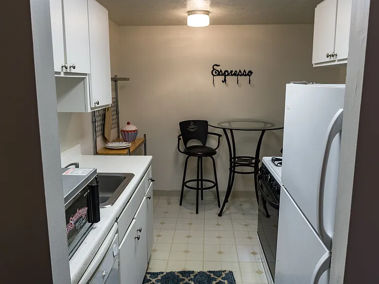 College Towers Apartments — Photo 51