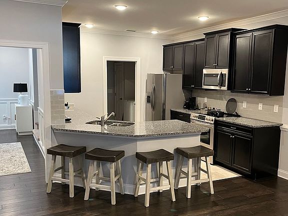3rd image of 1182 Greensview Cir