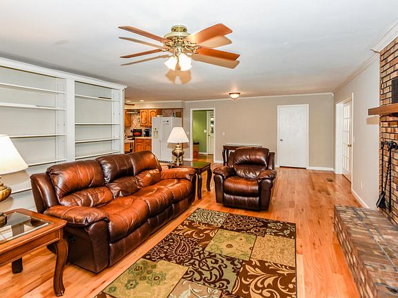 3rd image of 103 Walden Cir