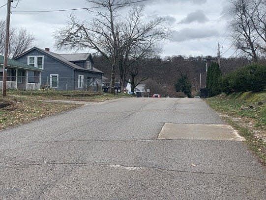 5th image of 215 Dailey Ave