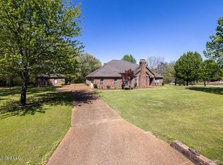 8190 Hunters Creek Dr, Olive Branch, MS 38654