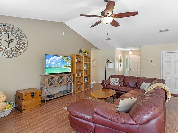 4th image of 39 Chestnut Ln