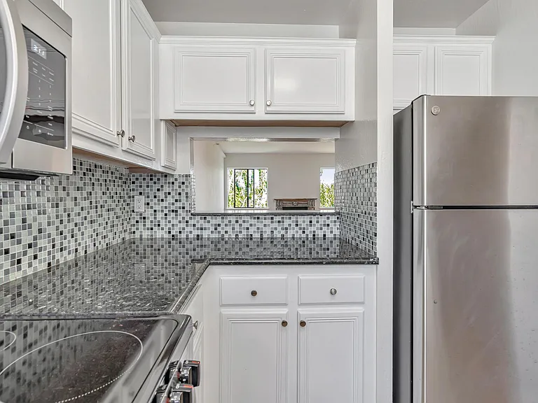 320 Peninsula Ave #413 — Photo 4
