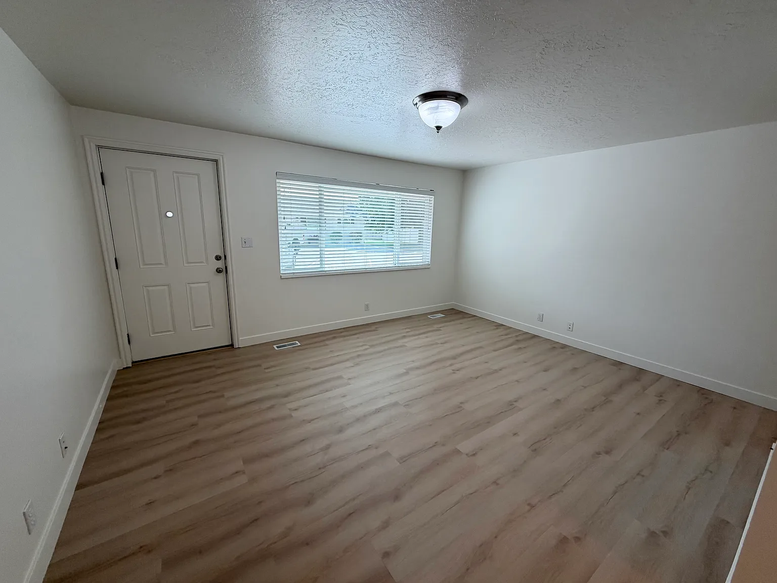 2 bed, 850 sqft, $1,395 — Photo 3