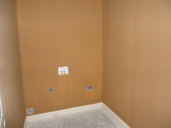 5th image of 114 Bottle Brush Ln
