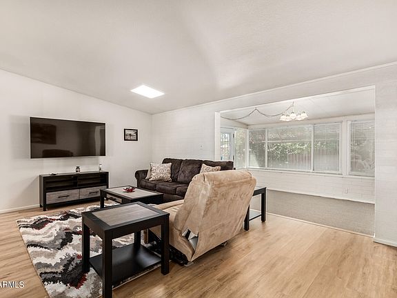 5th image of 10927 W WINDSOR Drive