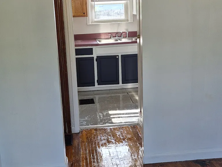 2553 Lexington Ave — Photo 5