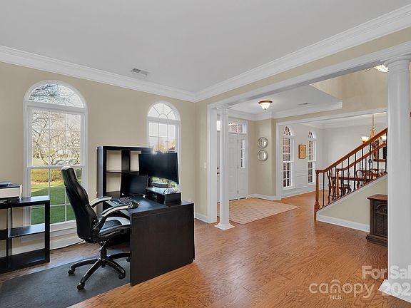 4th image of 175 Corona Cir