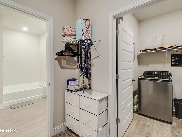 7820 Coral Ln — Photo 3