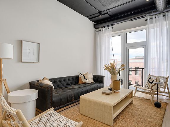 5th image of 2725 Thatcher Ave #207