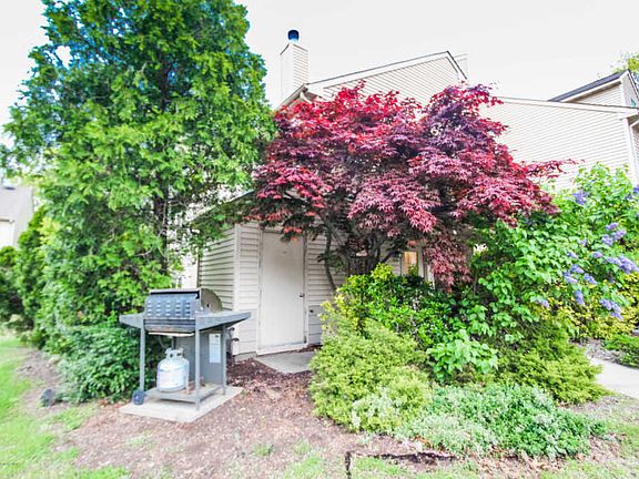 3rd image of 1501 Dahlia Ct