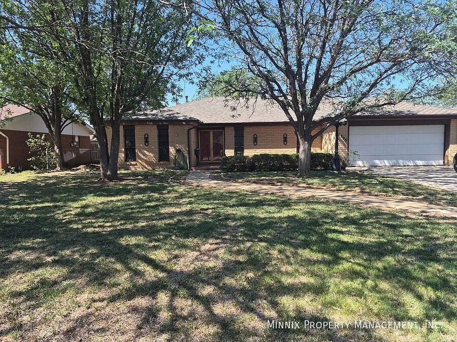 2805 James Louis Dr