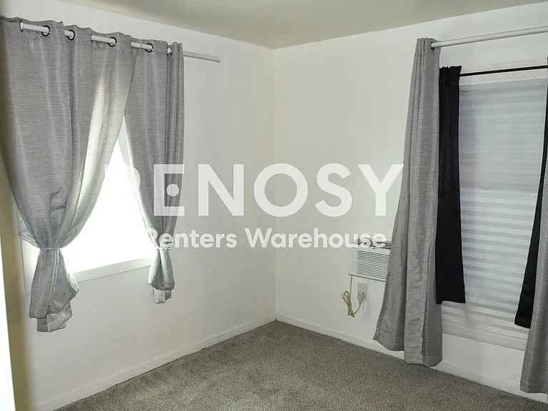 2532 E Adams St #8 — Photo 5