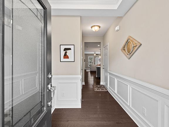 3rd image of 5 Galway Glenn Ln