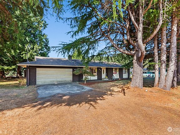 2nd image of 811 Brook Drive