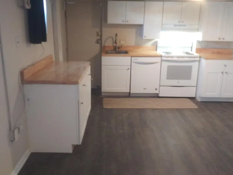 1396 N Meade St #B — Photo 11