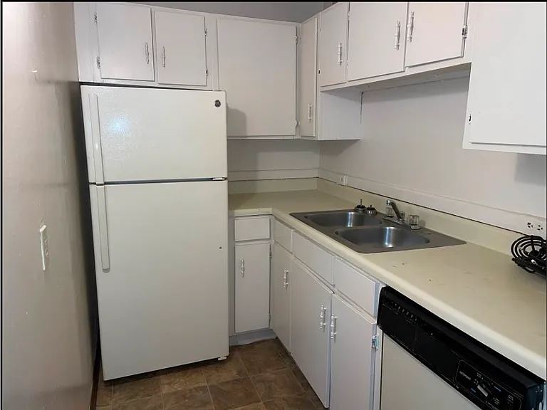 805 Lynn St #L — Photo 5