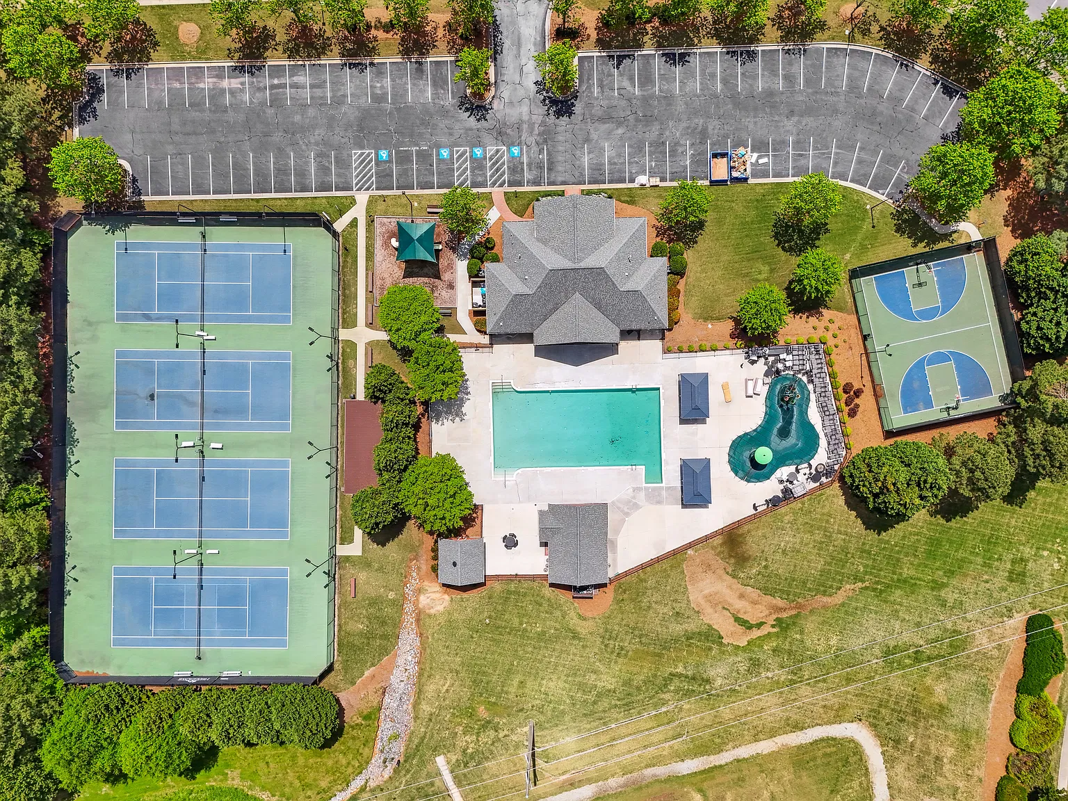 7 bed, 5467 sqft, $4,500 — Photo 1