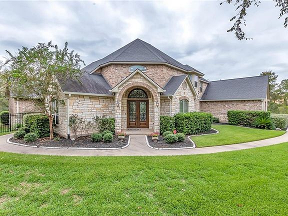 4th image of 4406 Regal Oaks Dr