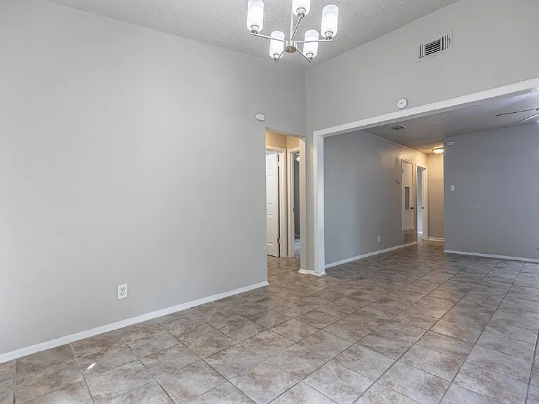 2306 Fairhill St — Photo 10