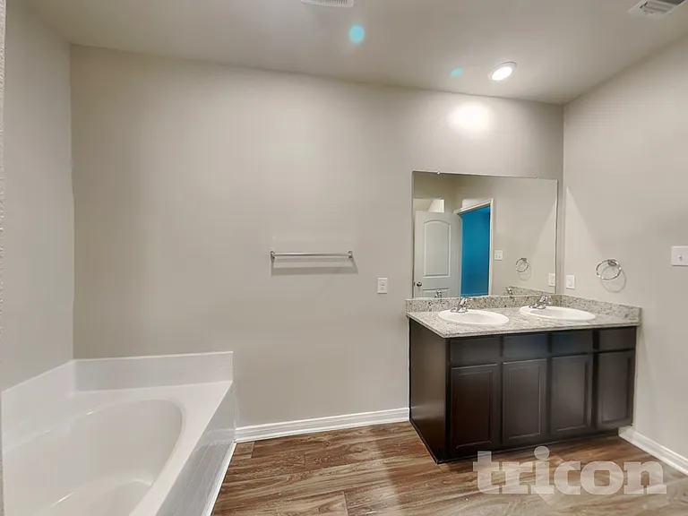 3022 Citron Gdn — Photo 8