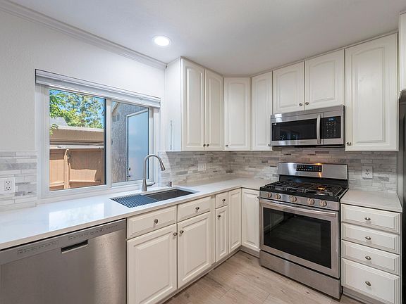 3rd image of 23 Alderwood #5