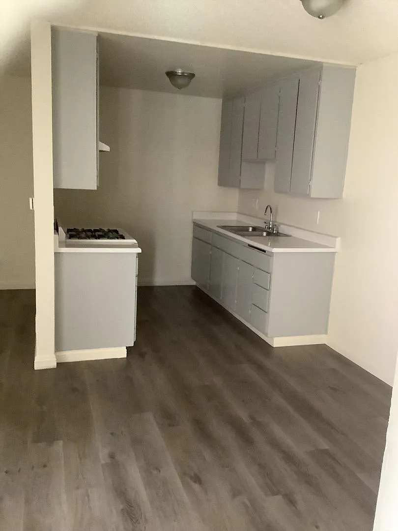 Laurel Canyon Apartments — Photo 4