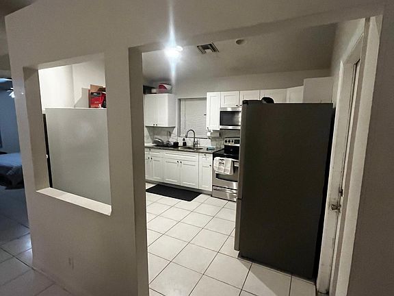 4th image of 32 NW 6th Ave