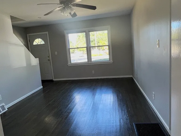 11-17 Dupont Pl #15 — Photo 27